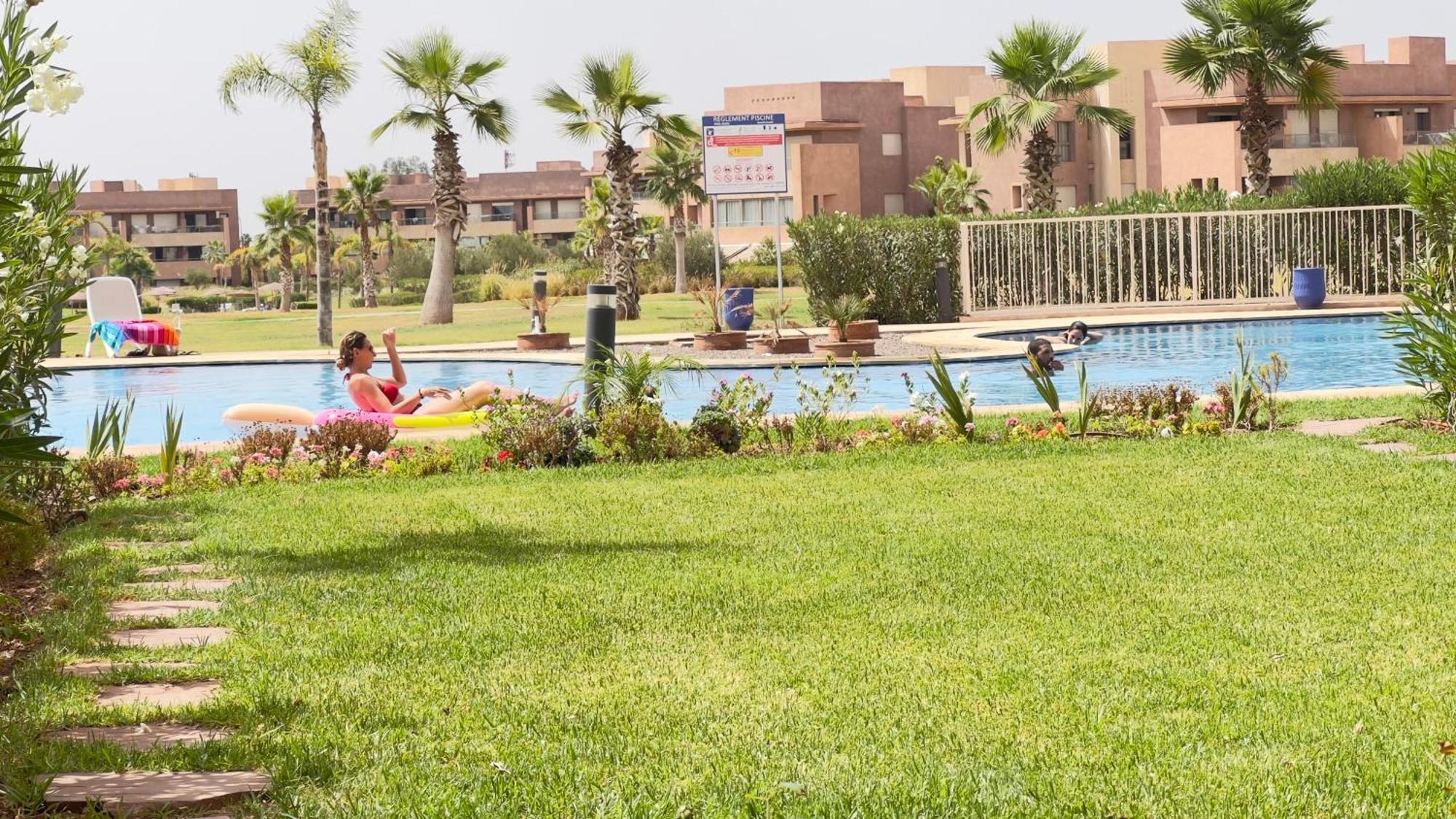 Mini-Villa Situee Dans Une Residence Prestigia A Marrakech, Avec Une Vue Sur La Piscine Et Le Golf Une Securite 24H Sur 24 Et Une Proximite Ideale De L Aeroport 5 Minutes C Est Une Offre Parfaite Pour Des Vacances Marrakesch Exterior foto